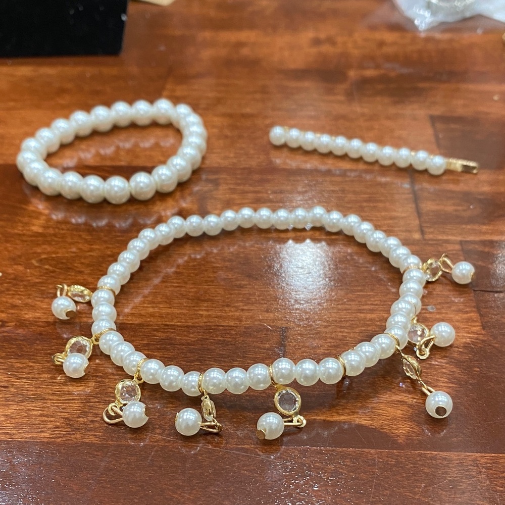Pearl Jewelry Set with Gold Accents - Picture 1 of 1